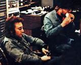 ... AtrÃ¡s: Harry Nilsson e John Lennon unem forÃ§as para ' Pussy Cats