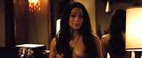 Paula Patton vai em topless 2 armas