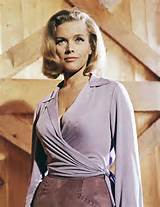 ... Vingadores (1962 â€“ 64) e vÃ­nculo Pusy Girl em abundÃ¢ncia em Goldfinger (1964