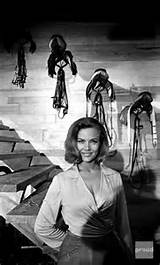 Honor Blackman que jogou Pussy Galore em 
