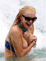 Lindsay Lohan Opa boob deslizamento de biquÃ­ni | AddictedToCelebs