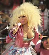 Mau funcionamento do wardrobe de Nikki Minaj [NSFW]