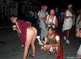 Piscando a buceta em festa fantasia