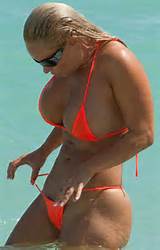 Fotos de Nicole Coco Austin Bikini com Nip deslizamentos Crotch Pics & muito...