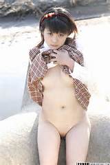 Hidaka adolescente japonÃªs bonito yuria descascamento nu ao ar livre e shows carecas...