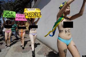 Protesto de topless feministas FEMEN em apoio Pussy Riot (fotos)