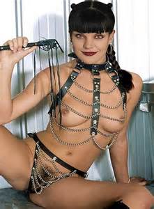 Pauley Perrette fakes - nude pauley perrette, banhos de sol quente, fio-dental...