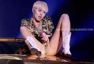 ... - VÃ­deos de sexo: versÃ£o x-rated de Miley Cyrus nua - fotos Bangerz Tour