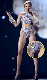 Miley Cyrus mais calcinha e buceta lÃ¡bios, cameltoe - #mileycyrus #...