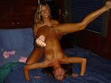 ... Ido selvagem - faculdade bronzeada babes fazendo as divisÃµes e comendo buceta