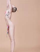 Miley Cyrus posa nua para a revista de papel | 195493 | Fotos | O...