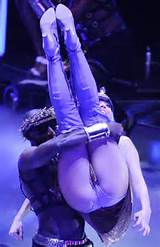 Buceta de calcinha Katy Perry virilha bunda