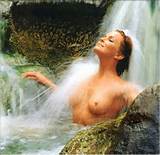 Bo Derek expondo seu belo peitos grandes e buceta peluda para alguns...