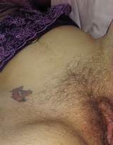 MILF numa camisola roxa com seu bichano e seios expostos - Sublime...