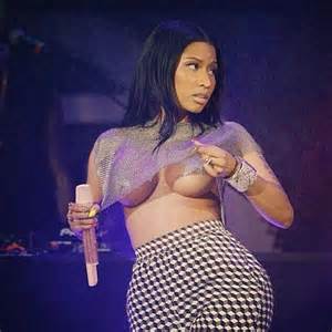 Nicki Minaj nÃ£o apenas roÃ§ar-se em Drake no Ãºltimo verÃ£o do fim de semana...