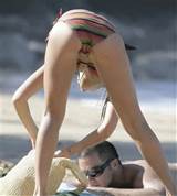Jessica alba, curvando-se sobre buceta
