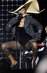 Grace Jones no palco: uhhh... confia em mim desta vez (nsfw)