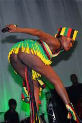 Grace Jones mostrando seu belo rabo upskirt no palco fotos paparazzi