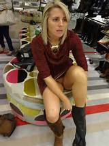 Esposa buceta na loja de piscamento | Flash feminino