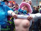 Mardi Gras piscando wimmens | sexo anal milf quente