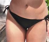 Katy Perry pode usar um preto, branco, cinza ou seja o biquini cor ela...