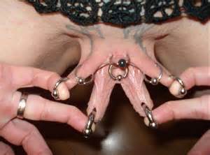 Estranho olhar piercing buceta fotos Galeria - WeirdoPorn.com