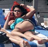 Biquini amor montÃ­culo de Selena Gomez Ã© procurando maduro como um pÃªssego jovem em...