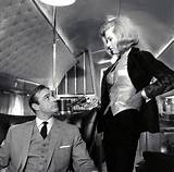 ... Blackman como Pussy Galore com Sean Connery como James Bond em Goldfinger