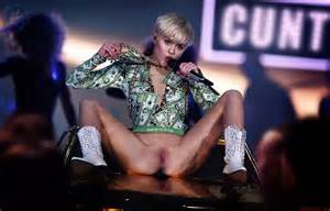 Miley Cyrus Pussy Shot! Divirta-se!