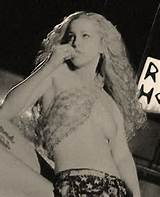 Garota morta viva, Pussy Liquor. Sheri Moon Zombie como Baby Firefly em...