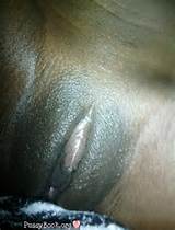 Shiny-Ebony-Pussy-Shaved-up-close | Buceta fotos - bundas - peitos...
