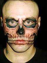 Aqueles que tÃªm tatuagens de caveira olham para ele como sua proteÃ§Ã£o de...