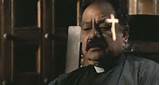 Cheech Marin como padre Benito de el Toro