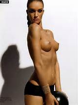 O Ã©pico Rosie Huntington Whiteley no seu melhor em topless.