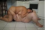 Gordinhas lÃ©sbicas sexo na cozinha no culto BBW!