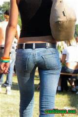 Rua CÃ¢ndido Jeans | Raparigas em calÃ§as de ganga justas