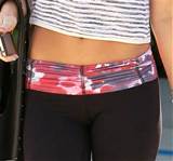 Miley Cyrus Spandex virilha perto acima mais baixo blusa & bunda fotos