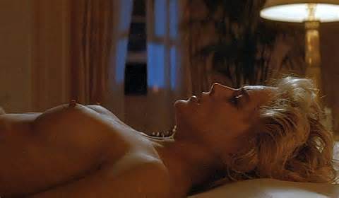 Sharon Stone e as mamas dela nuas - 7