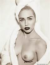 Teta nude de Miley Cyrus | CelebrityMixer.com celebritymixer.com