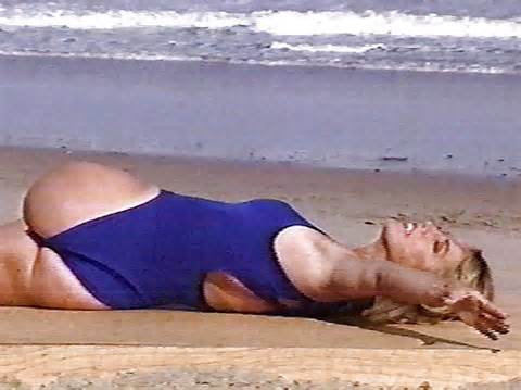 loira peituda tatuagem ao redor do umbigo - Denise Austin Nude Pictuees - foto...