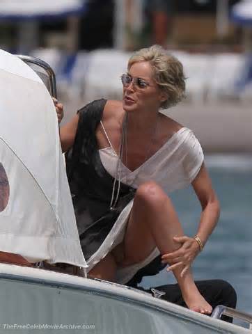 Sharon Stone totalmente nua no maior arquivo de celebridades!