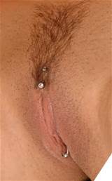 strokemypuss: piercing buceta! :-) http://strokemypuss.tumblr.com/