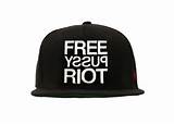 SSUR estarÃ¡ lanÃ§ando Snapback e 'Gratuito buceta Riot' t-shirts...