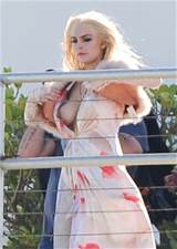 Lindsay-Lohan-Breast-Slip-Pussy-Upskirt-5