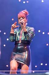 Lily Allen buceta Upskirt no palco na Alemanha!