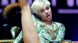 Miley Cyrus diz que sua irmÃ£ mantÃ©m o lÃ¡bio da Vagina desliza em cheque...